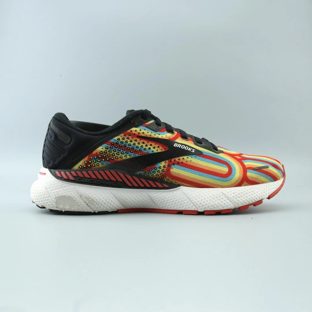 BROOKS ADRENALINE GTS 22 performance running shoe visuals