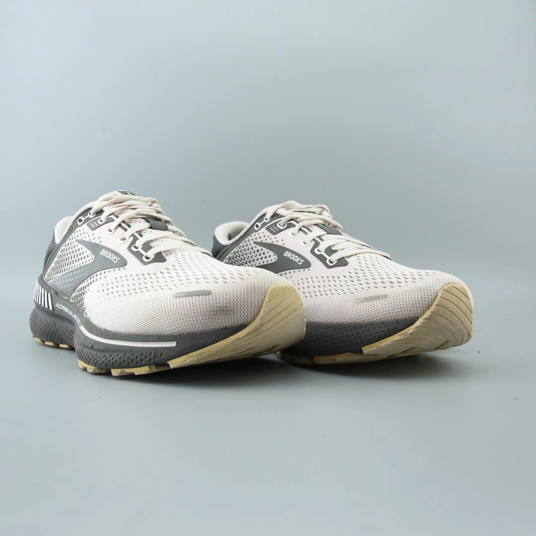 BROOKS ADRENALINE GTS 22 performance running shoe visuals