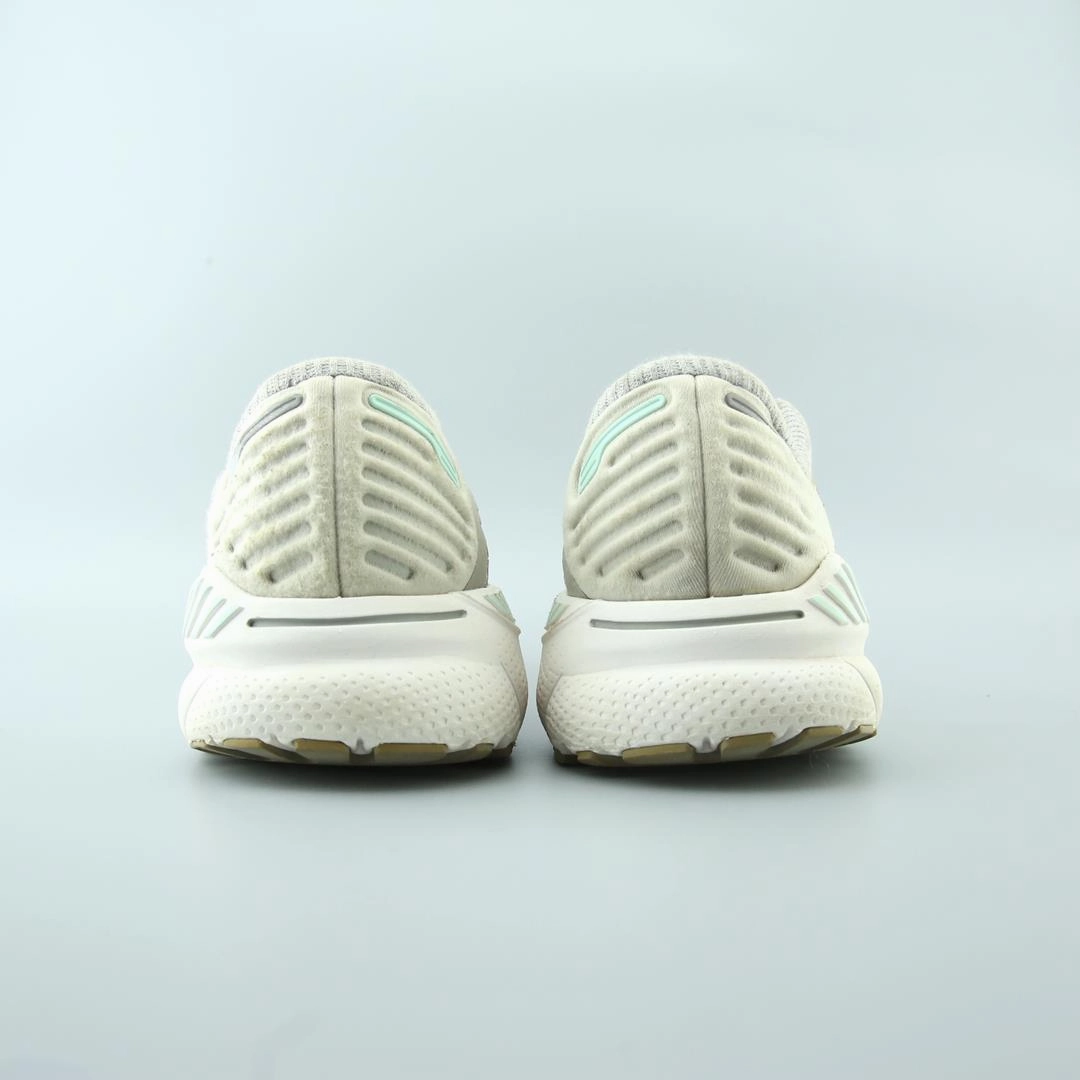 BROOKS ADRENALINE GTS 22 performance running shoe visuals