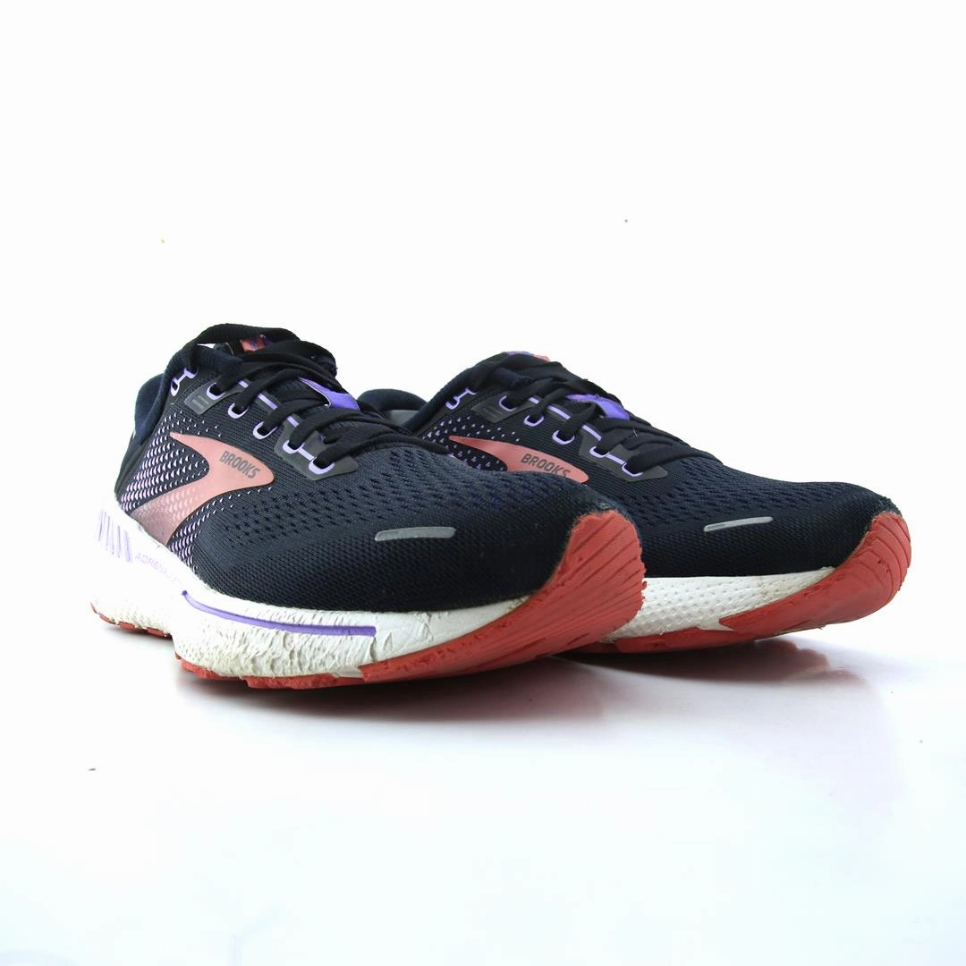 BROOKS ADRENALINE GTS 22 performance running shoe visuals