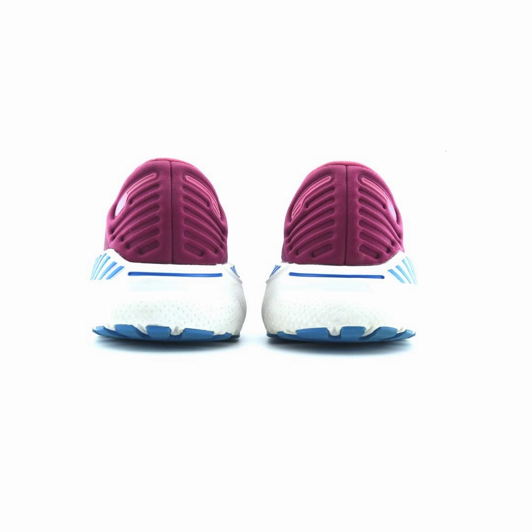 BROOKS ADRENALINE GTS 22 performance running shoe visuals