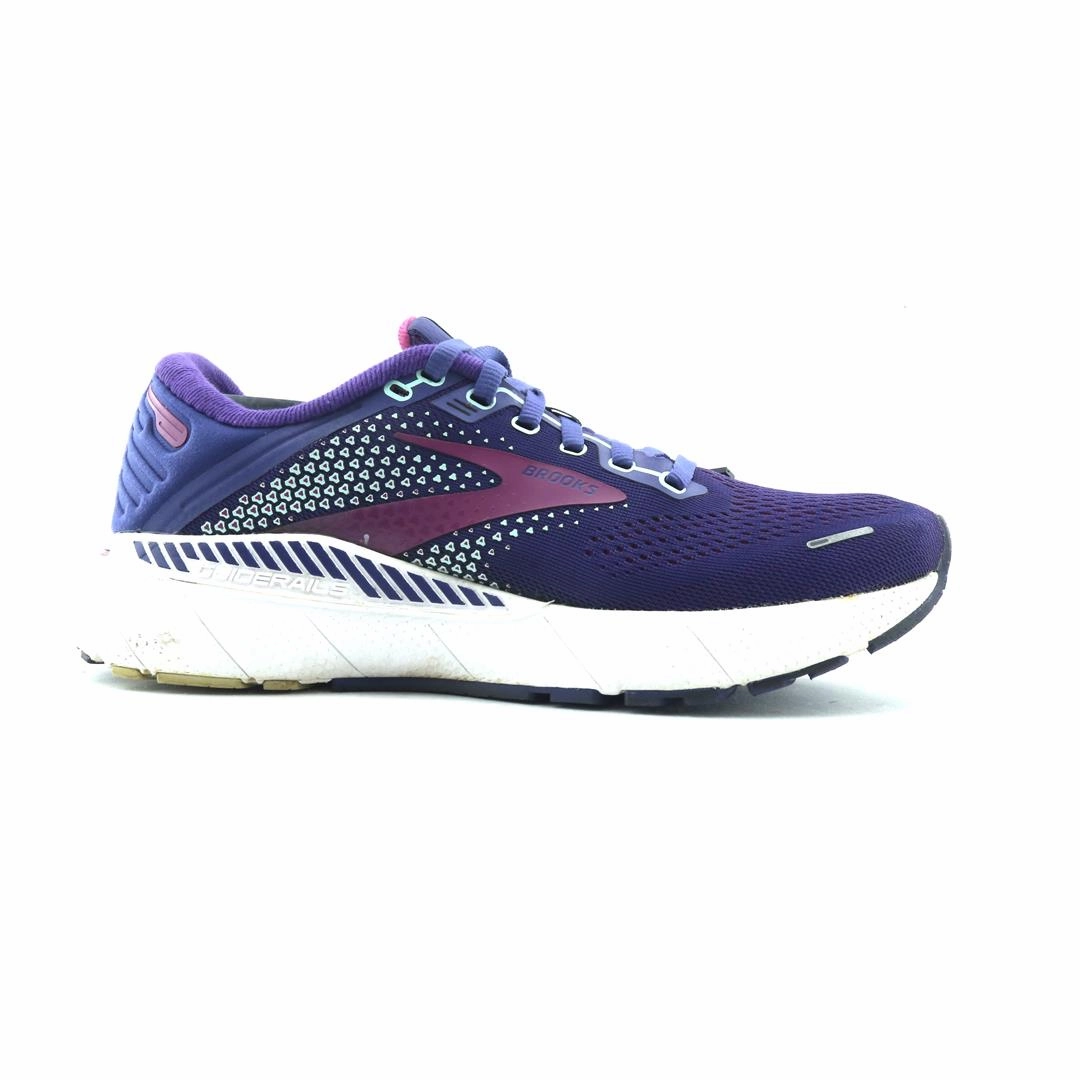 BROOKS ADRENALINE GTS 22 performance running shoe visuals