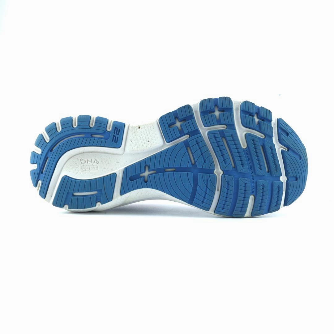 BROOKS ADRENALINE GTS 22 performance running shoe visuals