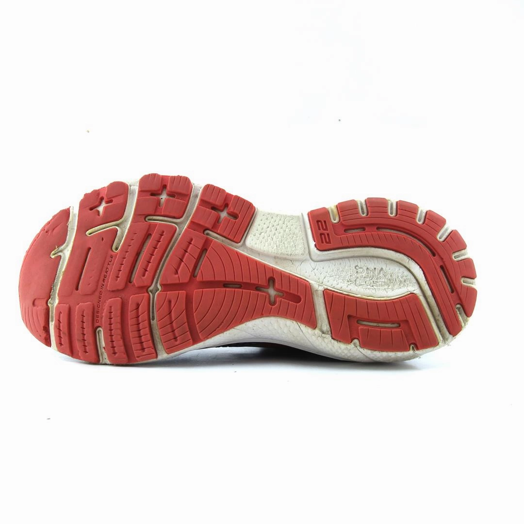 BROOKS ADRENALINE GTS 22 performance running shoe visuals