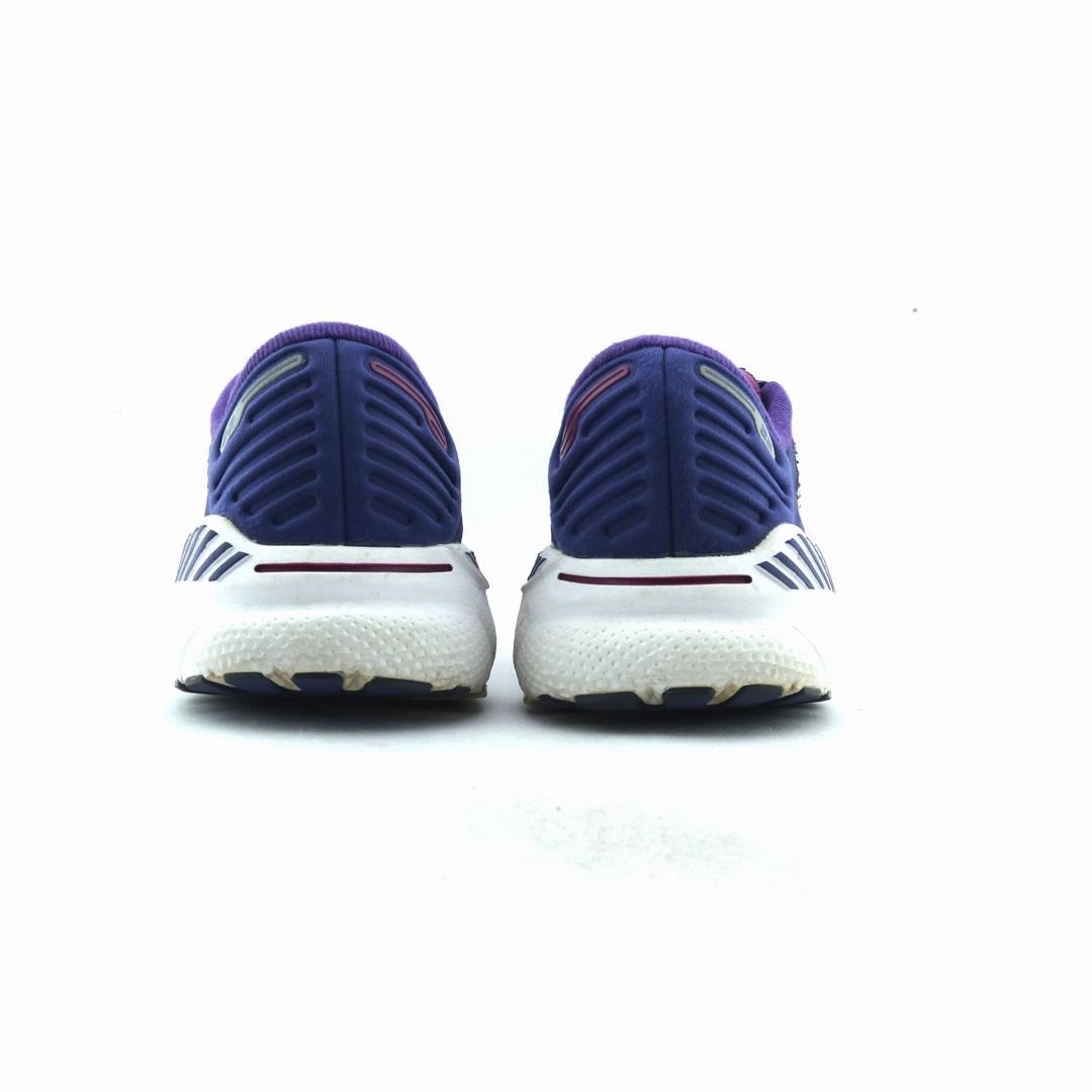 BROOKS ADRENALINE GTS 22 performance running shoe visuals