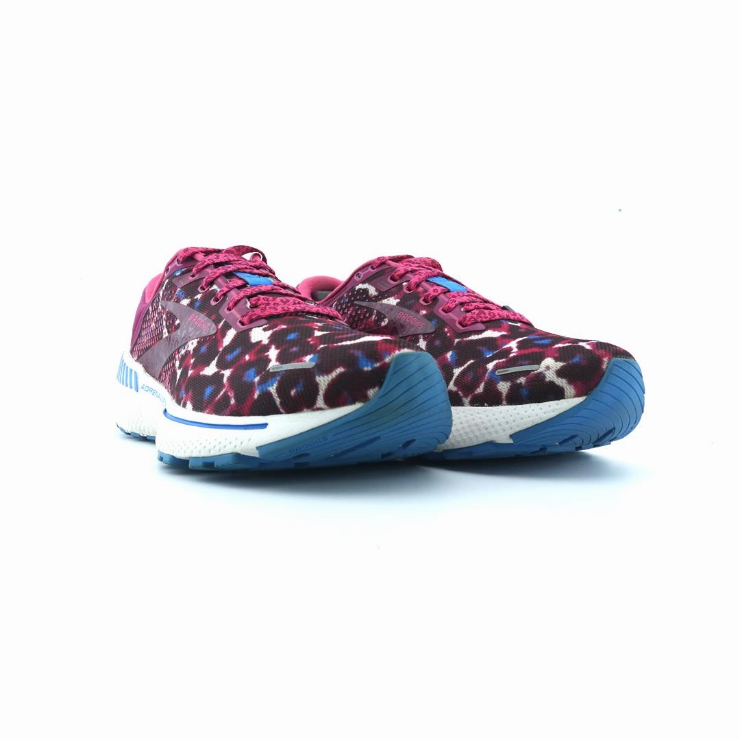 BROOKS ADRENALINE GTS 22 performance running shoe visuals