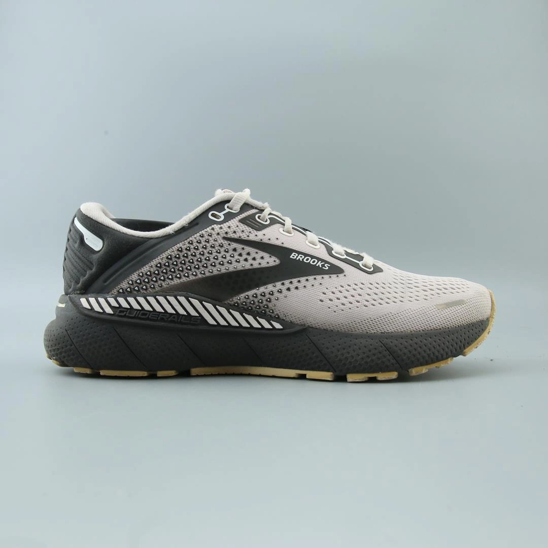 BROOKS ADRENALINE GTS 22 performance running shoe visuals