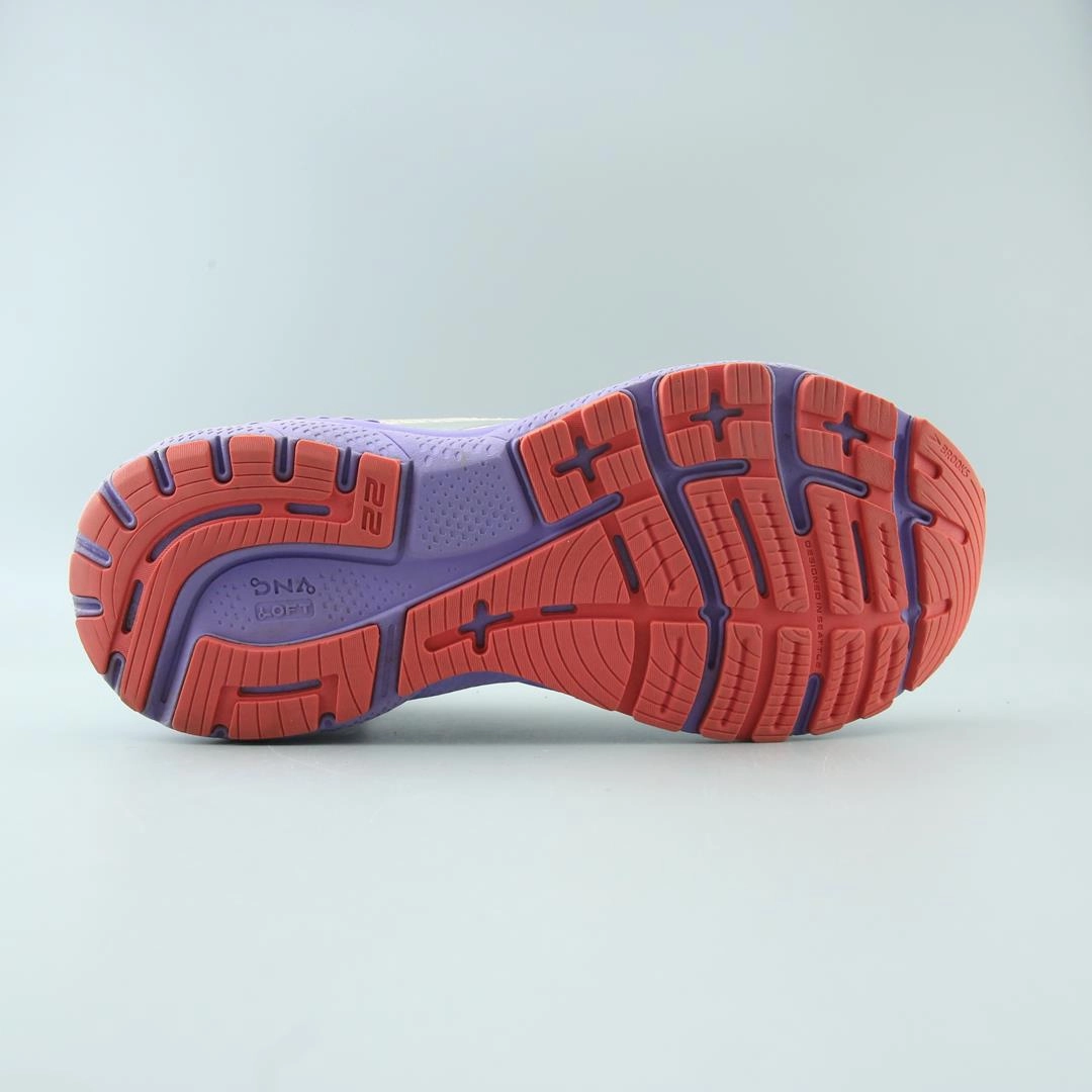 BROOKS ADRENALINE GTS 22 performance running shoe visuals