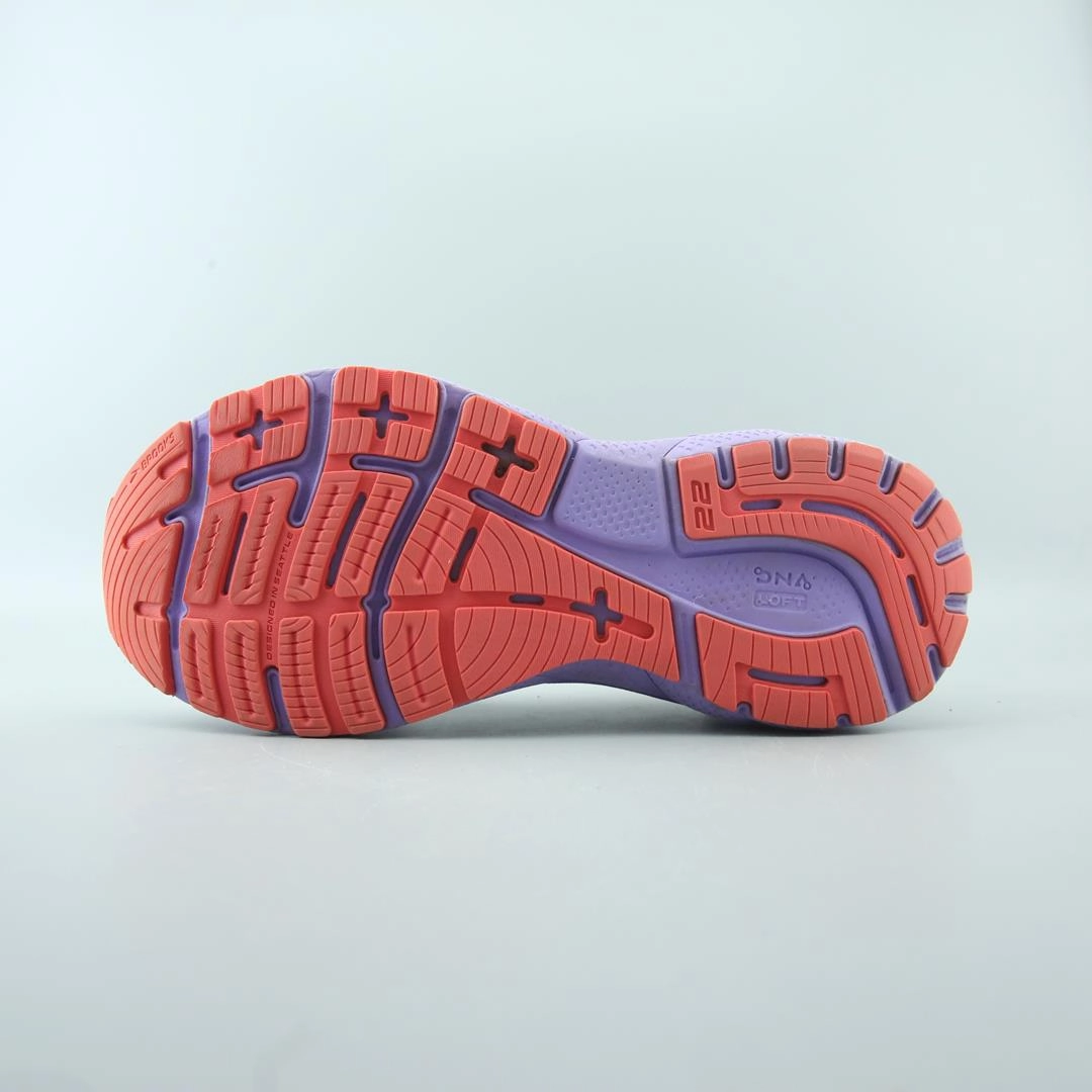 BROOKS ADRENALINE GTS 22 performance running shoe visuals