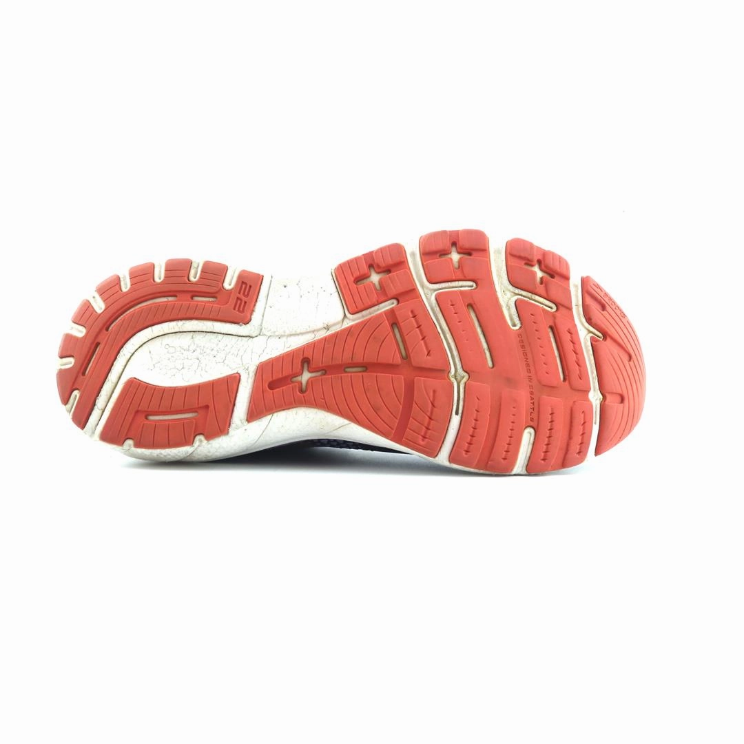 BROOKS ADRENALINE GTS 22 performance running shoe visuals