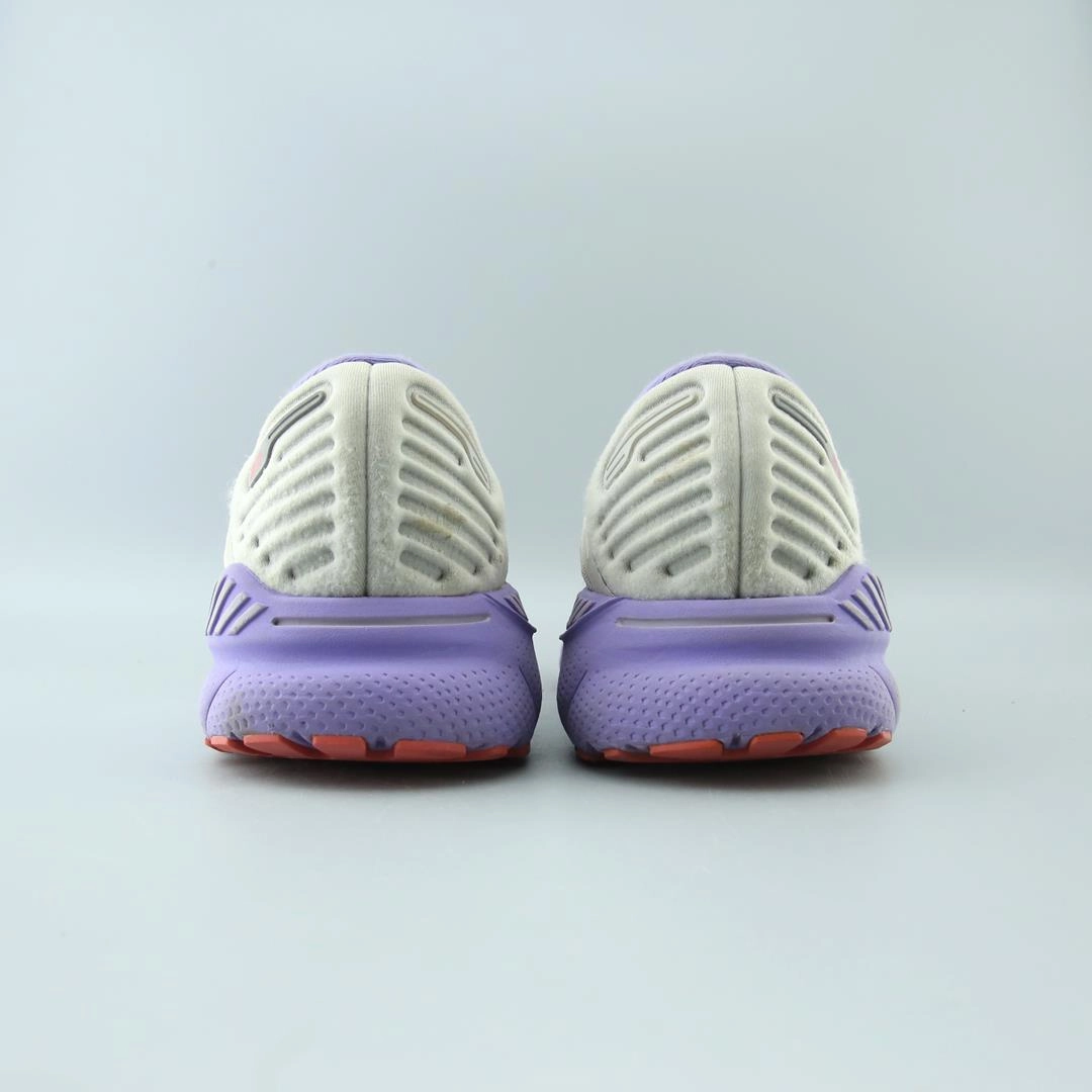 BROOKS ADRENALINE GTS 22 performance running shoe visuals