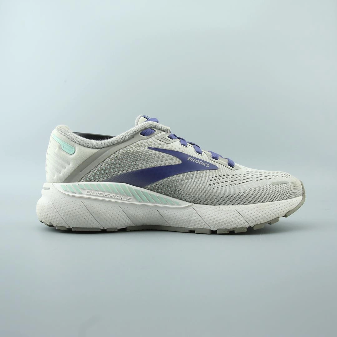 BROOKS ADRENALINE GTS 22 performance running shoe visuals