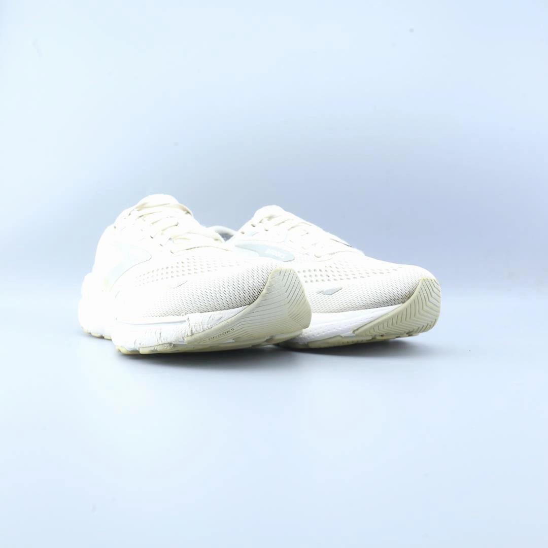 BROOKS ADRENALINE GTS 23 Brooks trainer design images