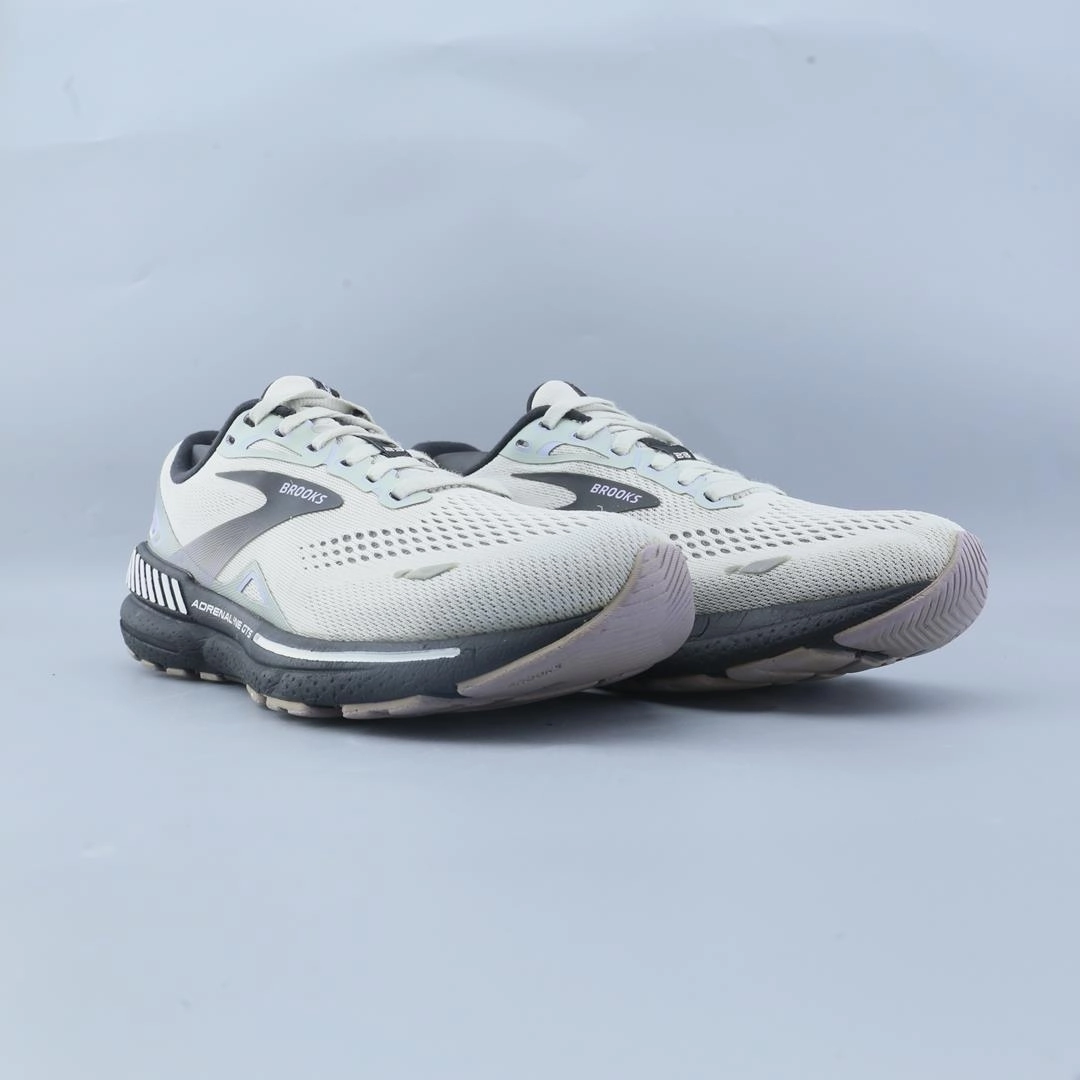 BROOKS ADRENALINE GTS 23 Brooks trainer design images