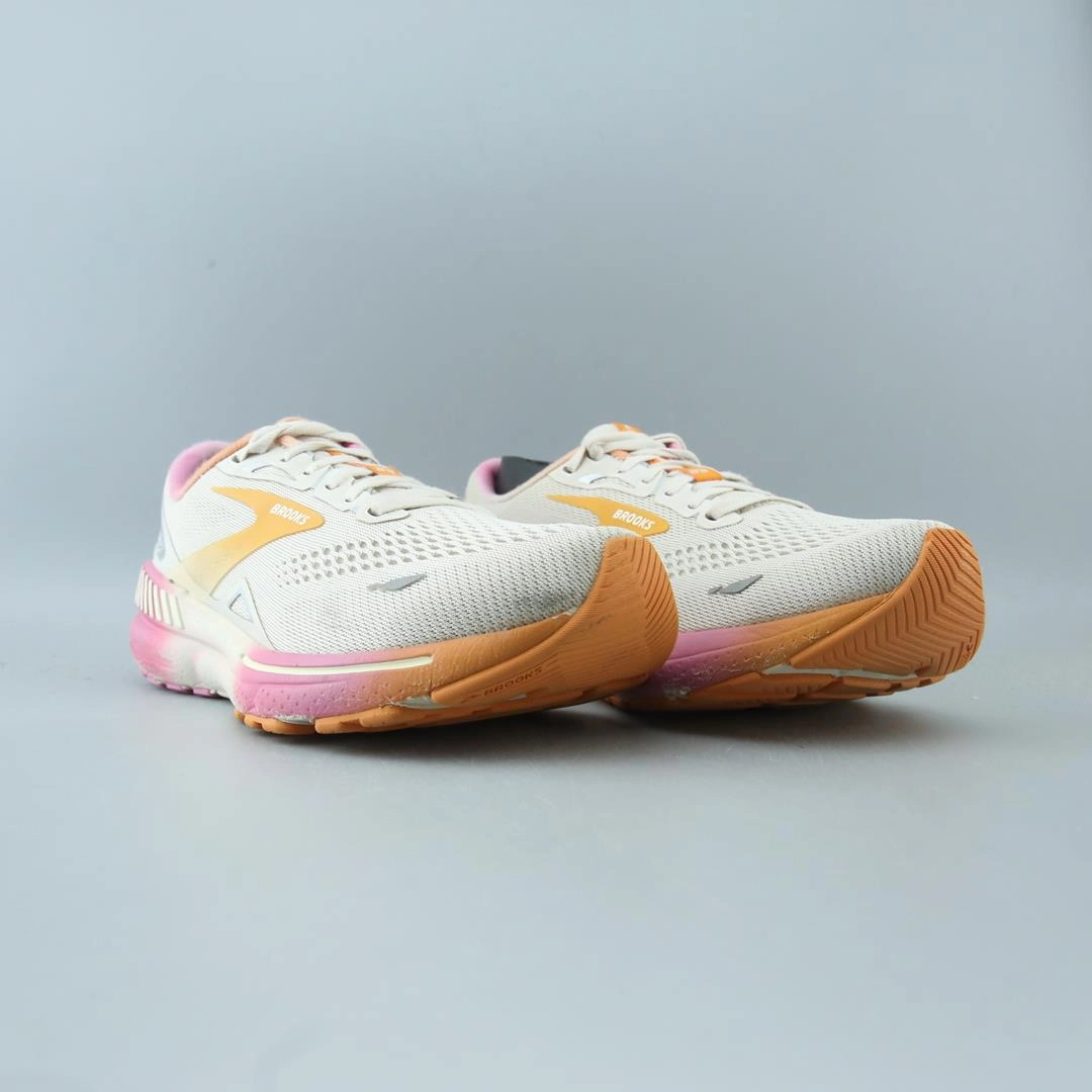 BROOKS ADRENALINE GTS 23 performance running shoe visuals