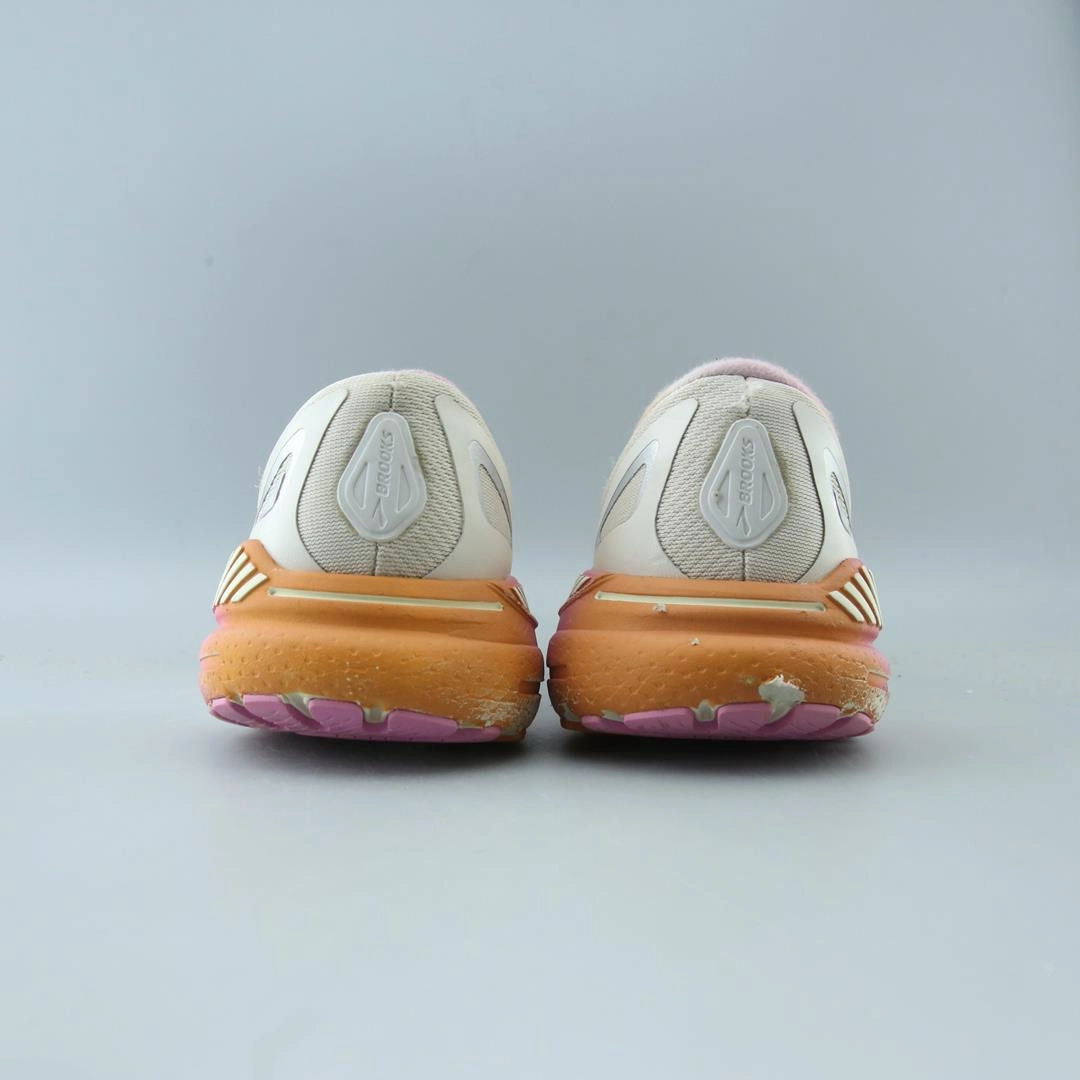 BROOKS ADRENALINE GTS 23 performance running shoe visuals