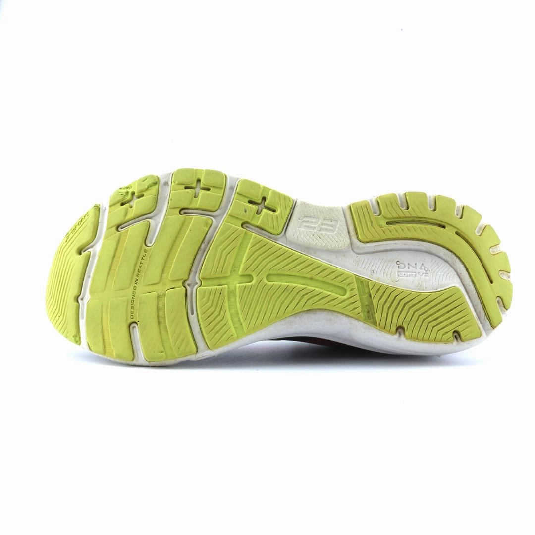 BROOKS ADRENALINE GTS 23 performance running shoe visuals