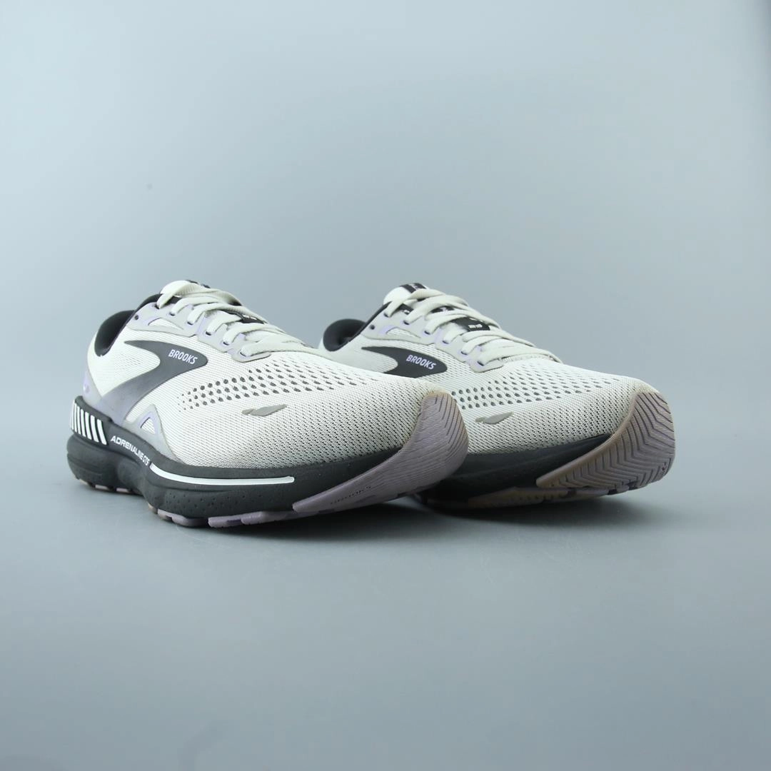 BROOKS ADRENALINE GTS 23 performance running shoe visuals