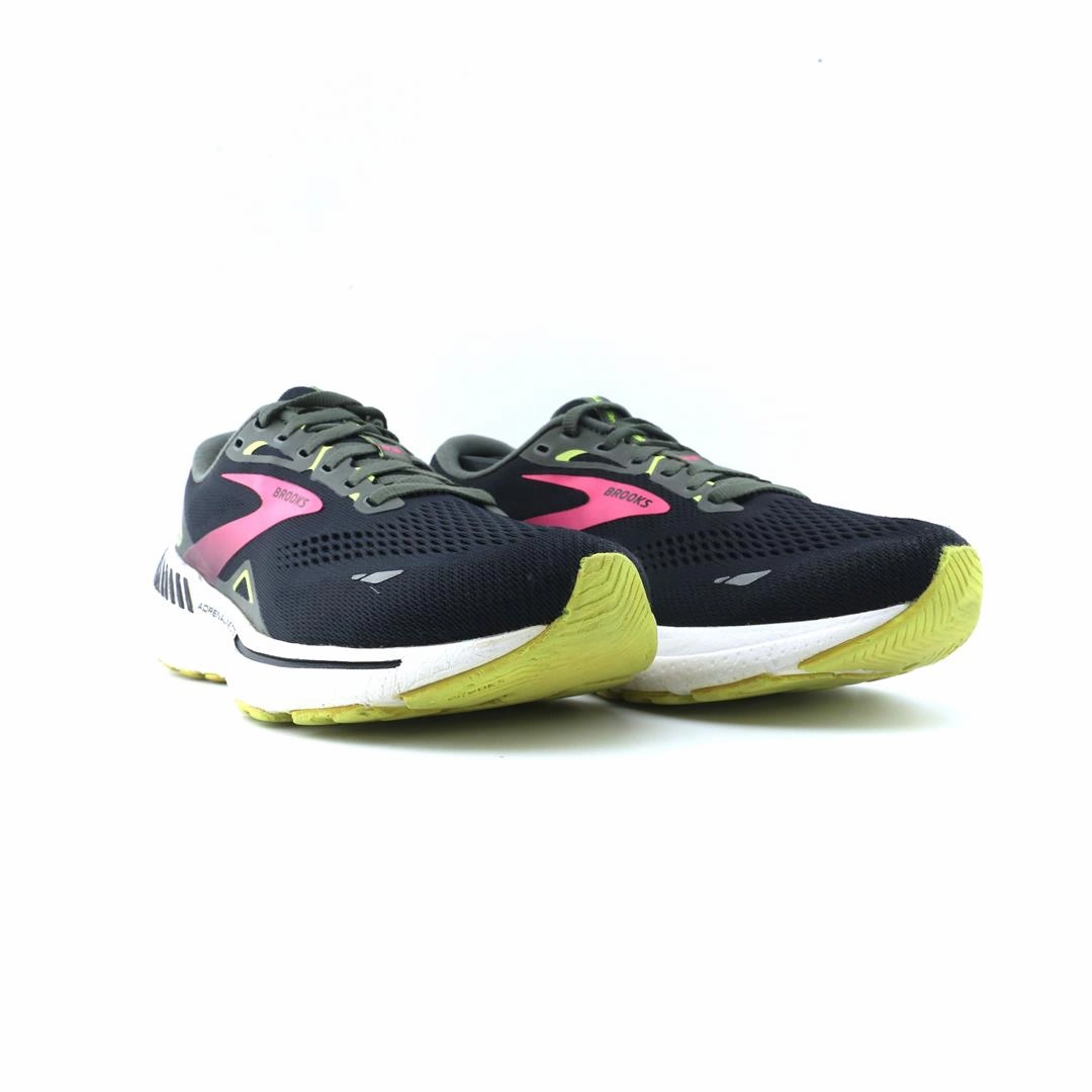 BROOKS ADRENALINE GTS 23 performance running shoe visuals