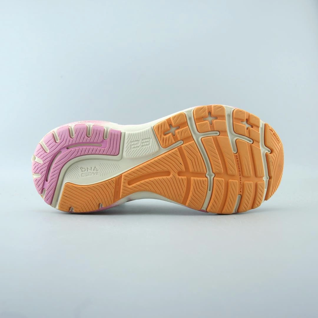 BROOKS ADRENALINE GTS 23 performance running shoe visuals