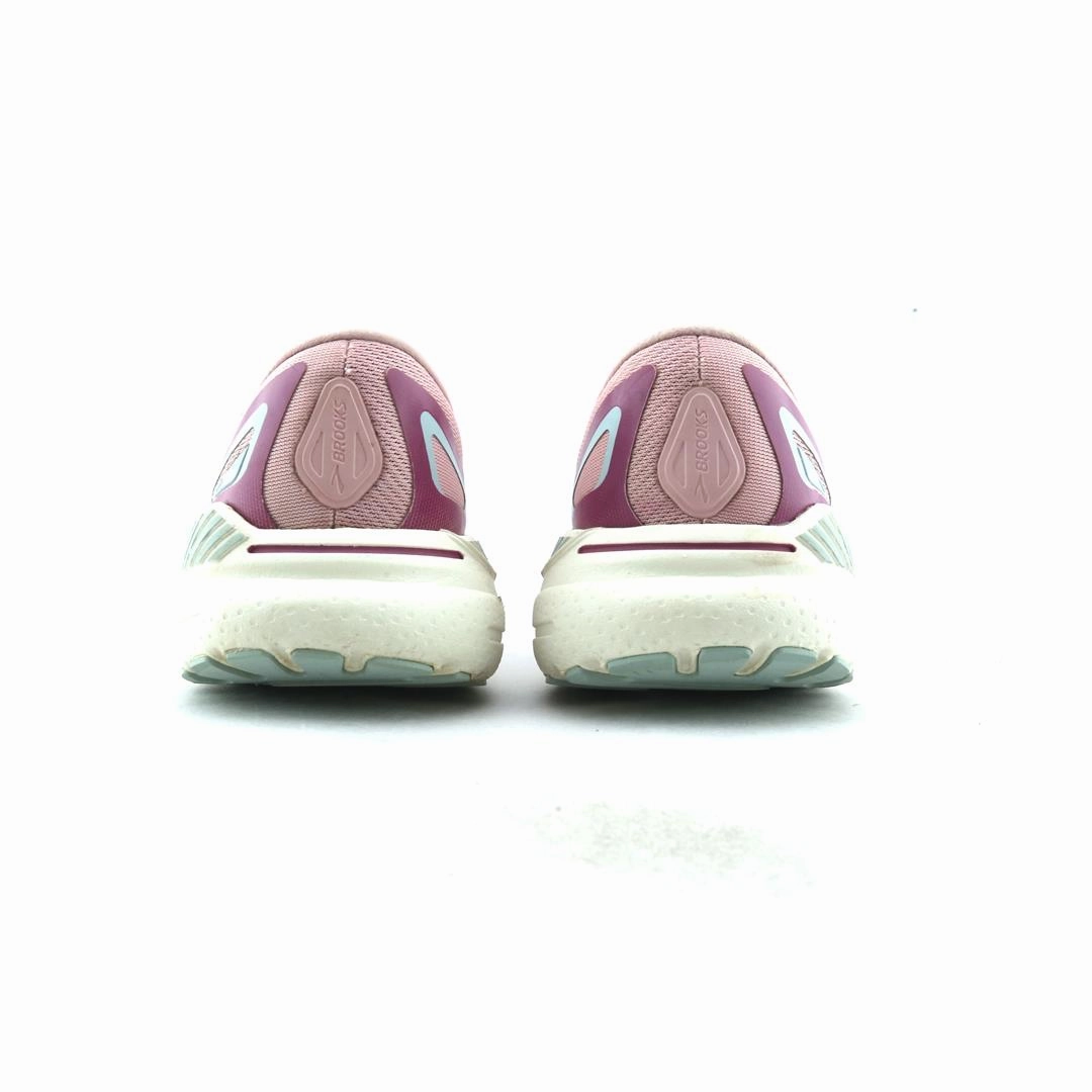 BROOKS ADRENALINE GTS 23 performance running shoe visuals