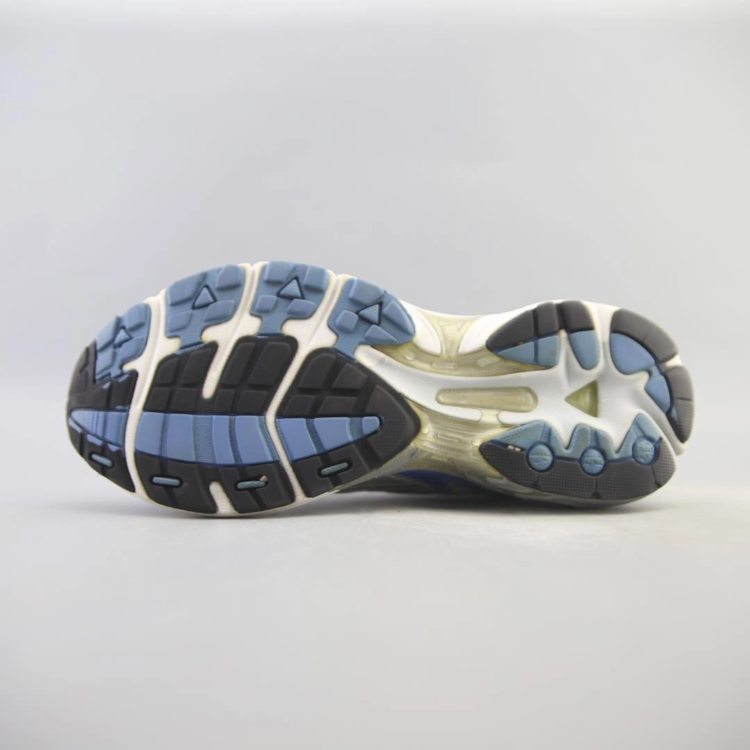 BROOKS ADRENALINE GTS 8 Brooks running shoe close-ups