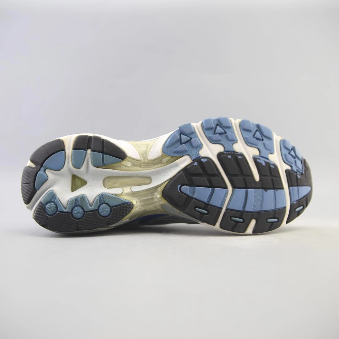 BROOKS ADRENALINE GTS 8 Brooks running shoe close-ups