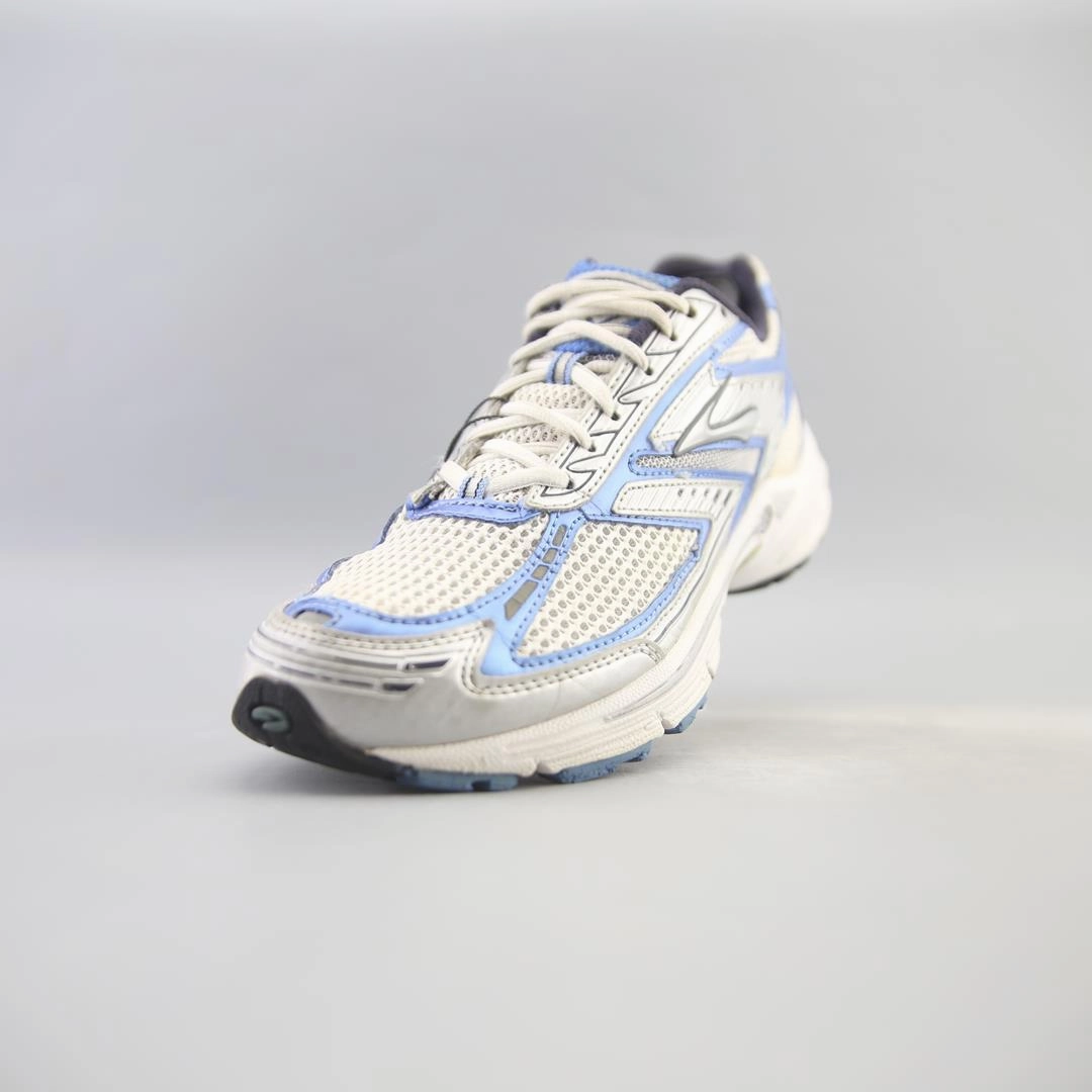 BROOKS ADRENALINE GTS 8 Brooks running shoe close-ups