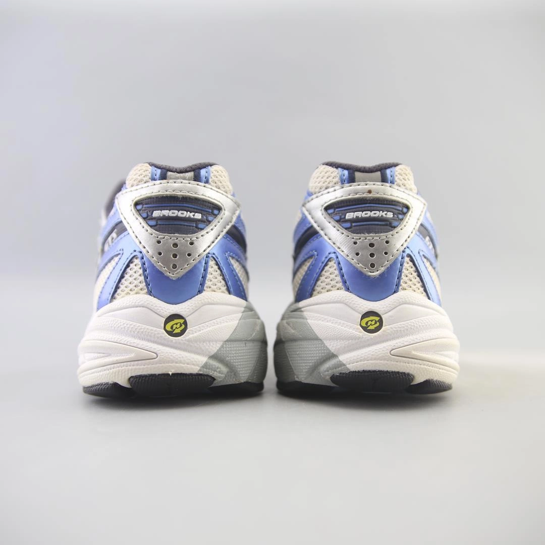 BROOKS ADRENALINE GTS 8 Brooks running shoe close-ups