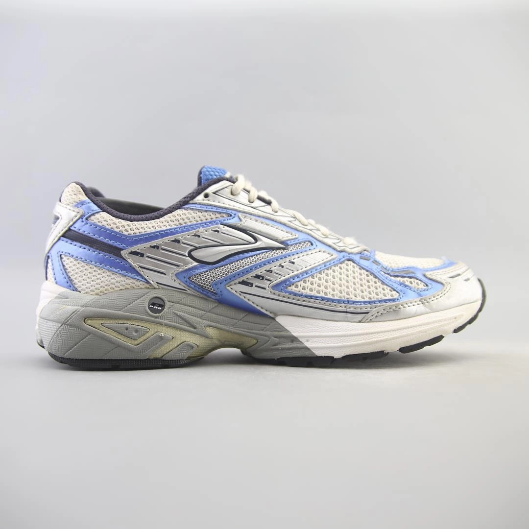 BROOKS ADRENALINE GTS 8 Brooks running shoe close-ups