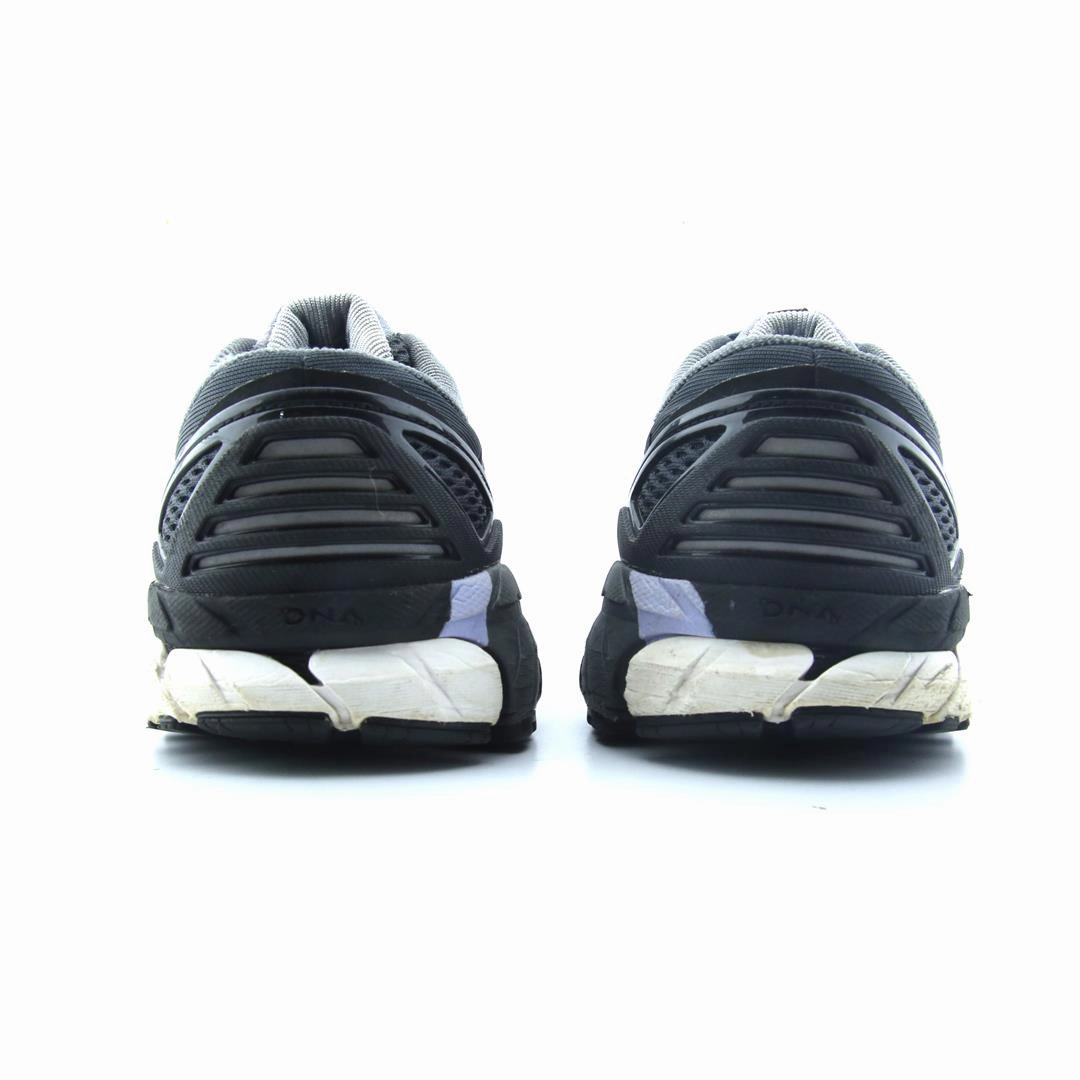 BROOKS ARIEL 18 athletic Brooks shoe snapshots