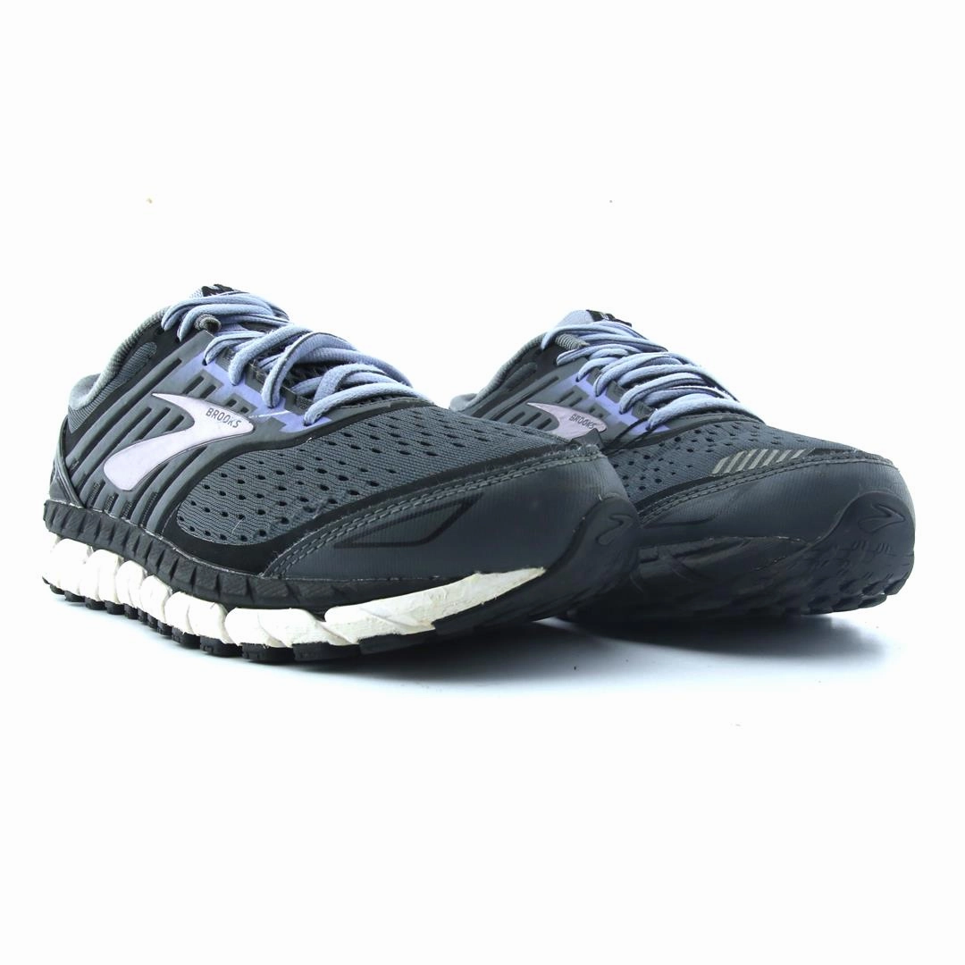 BROOKS ARIEL 18 athletic Brooks shoe snapshots