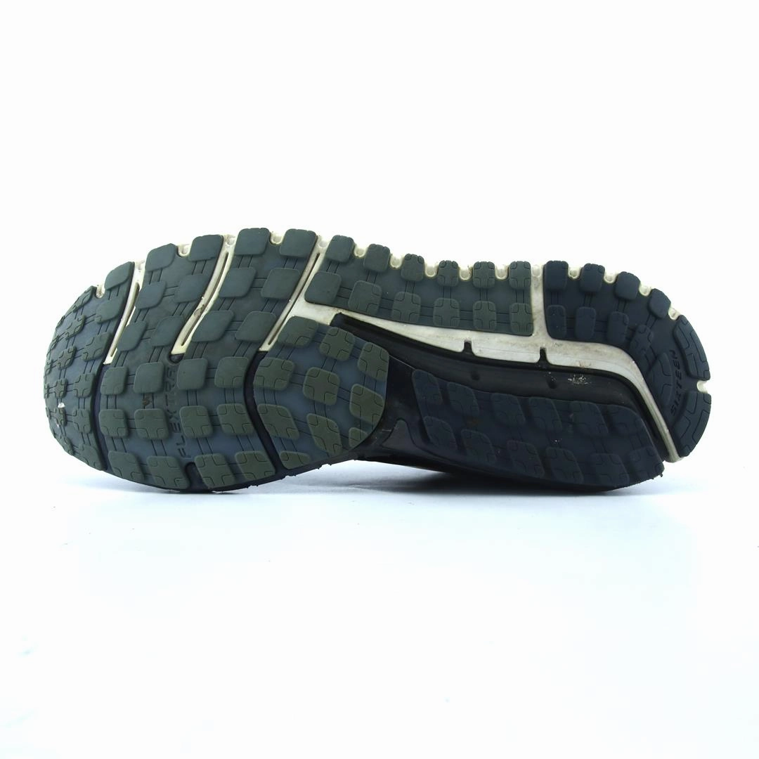 BROOKS BEAST 16 athletic Brooks shoe snapshots