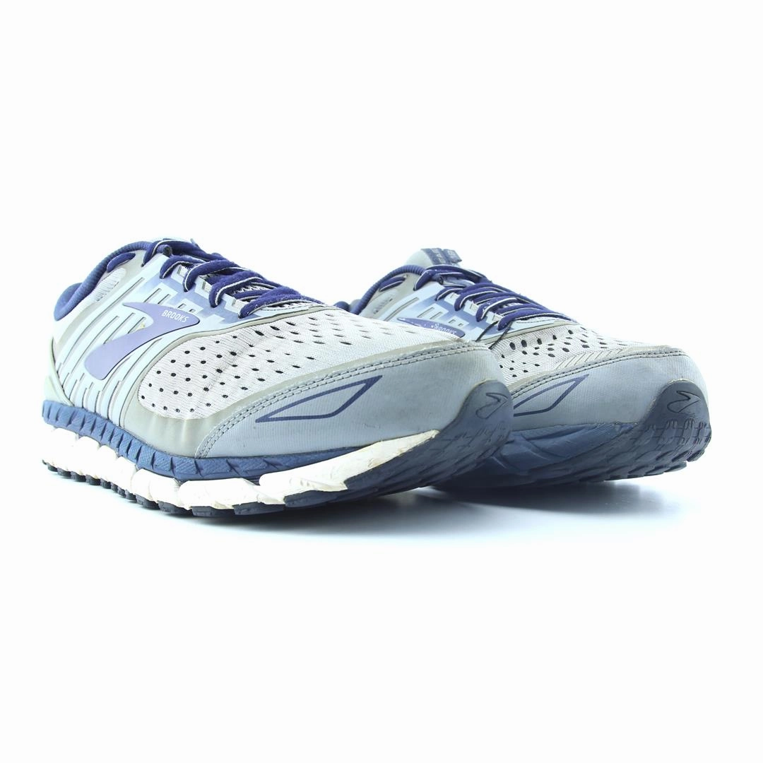 BROOKS BEAST 18 athletic Brooks shoe snapshots
