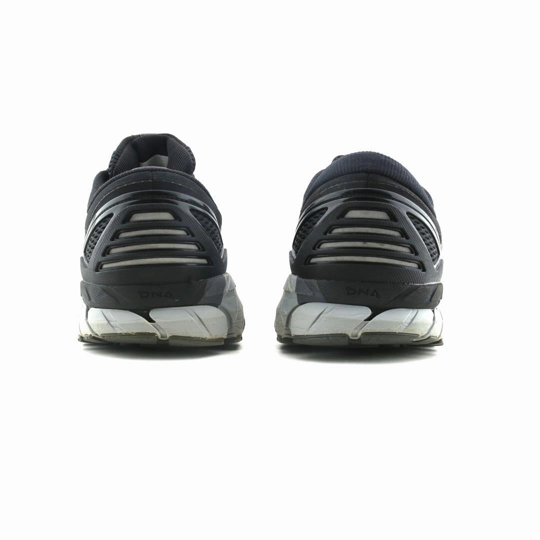 BROOKS BEAST 18 Brooks running shoe close-ups