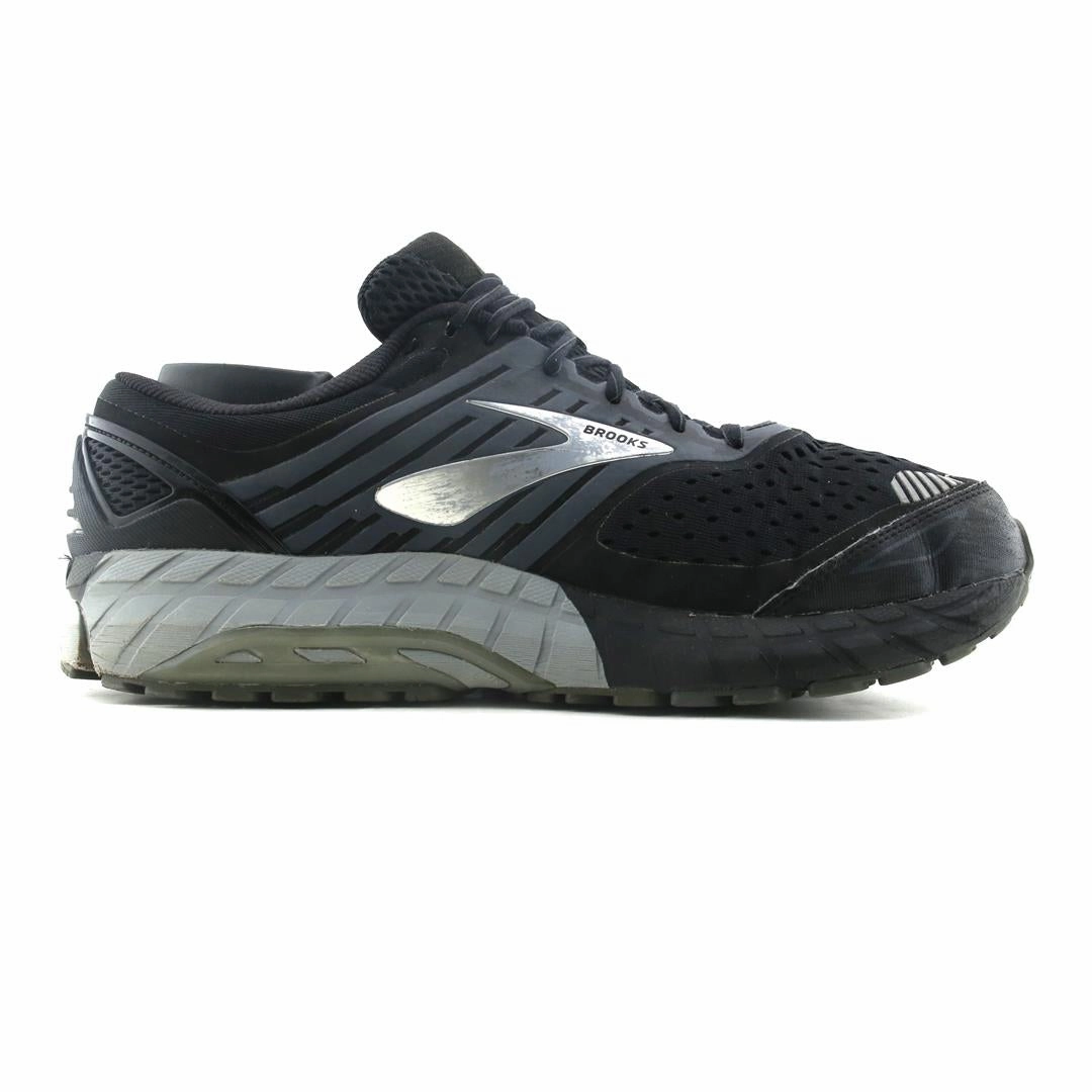 BROOKS BEAST 18 Brooks running shoe close-ups