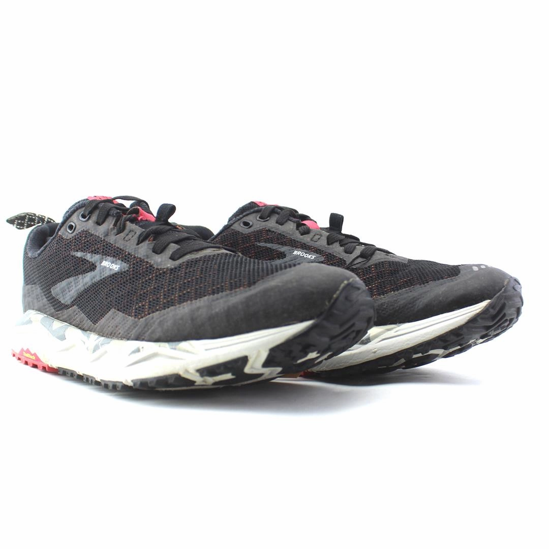 BROOKS CALDERA 3 Brooks running footwear shots
