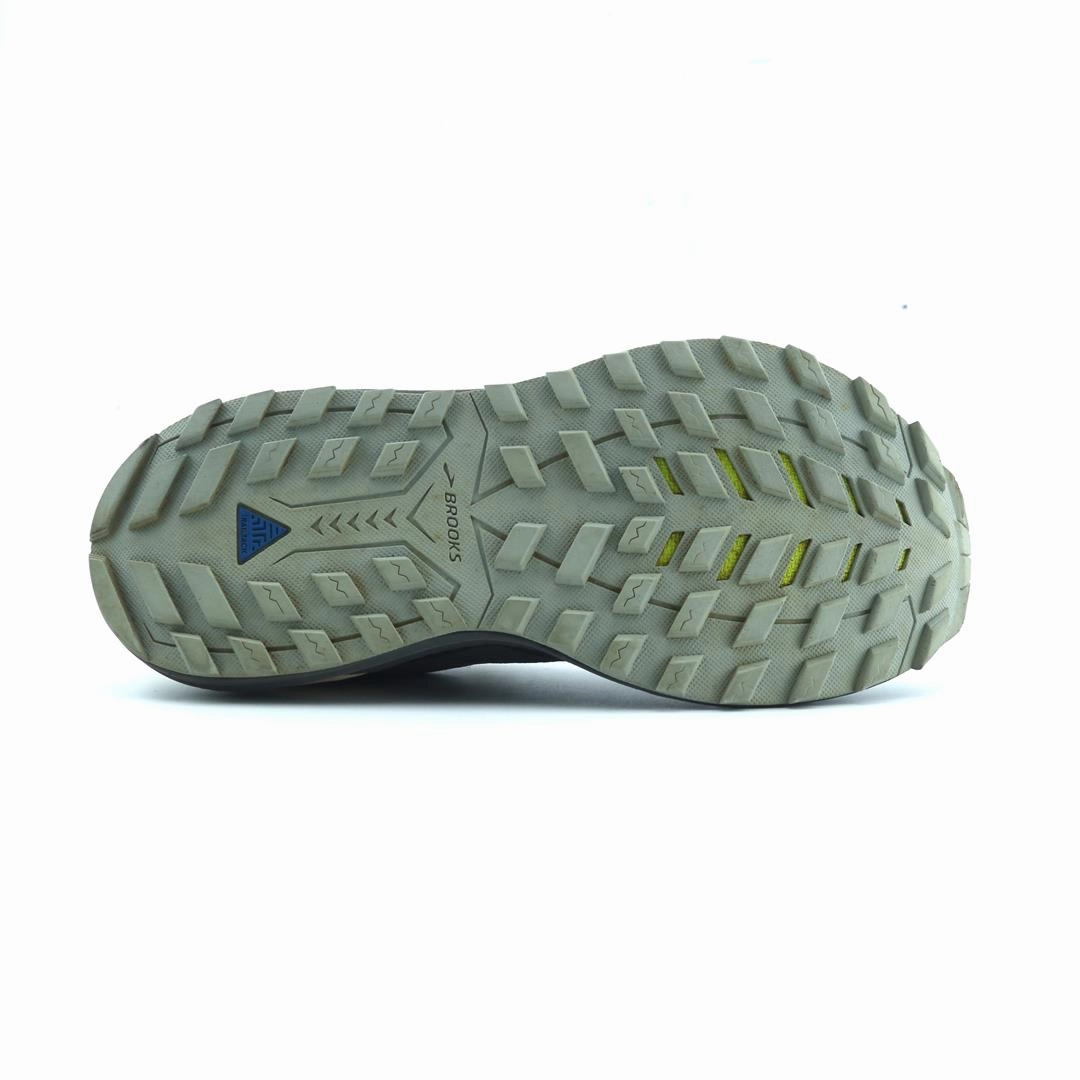 BROOKS CASCADIA 14 performance running shoe visuals