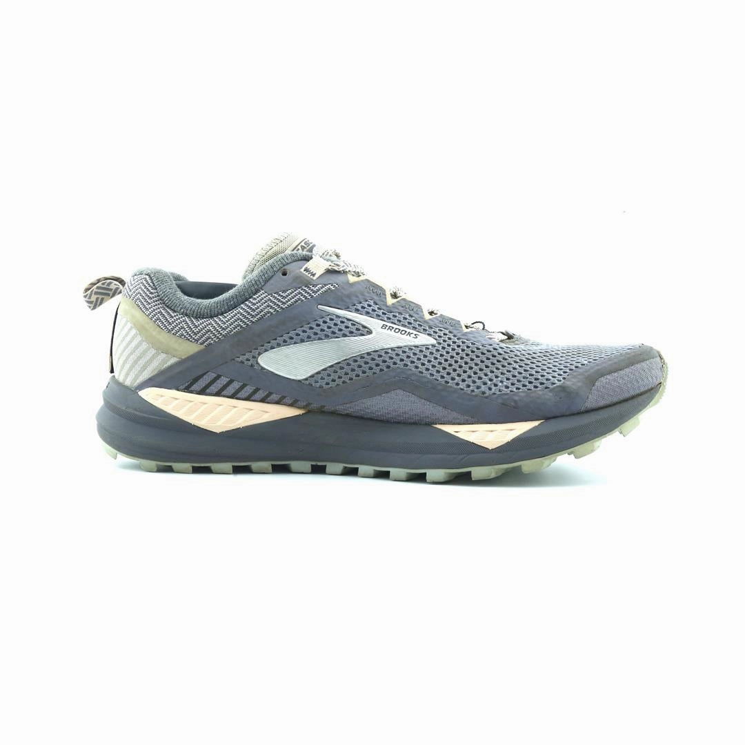 BROOKS CASCADIA 14 performance running shoe visuals