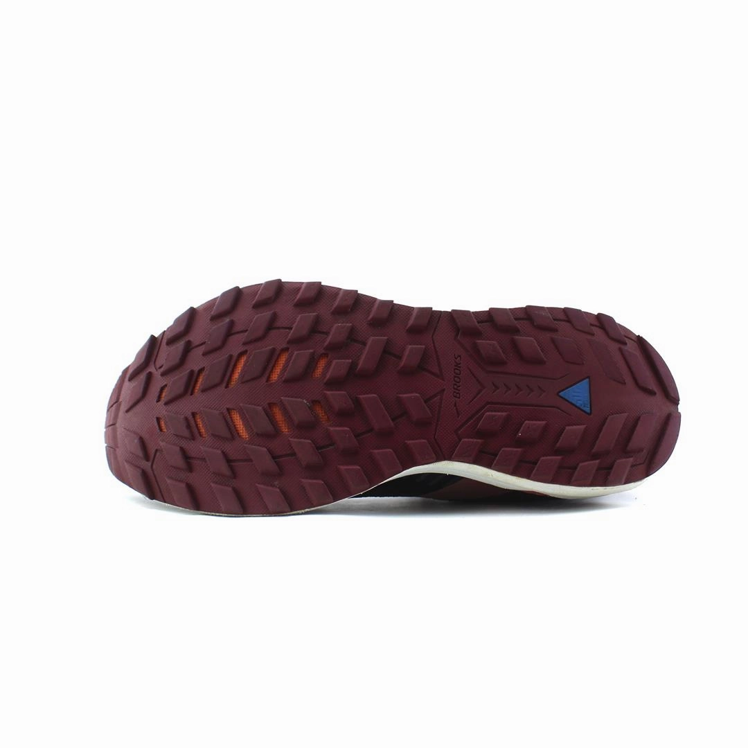 BROOKS CASCADIA 15 Brooks running footwear shots