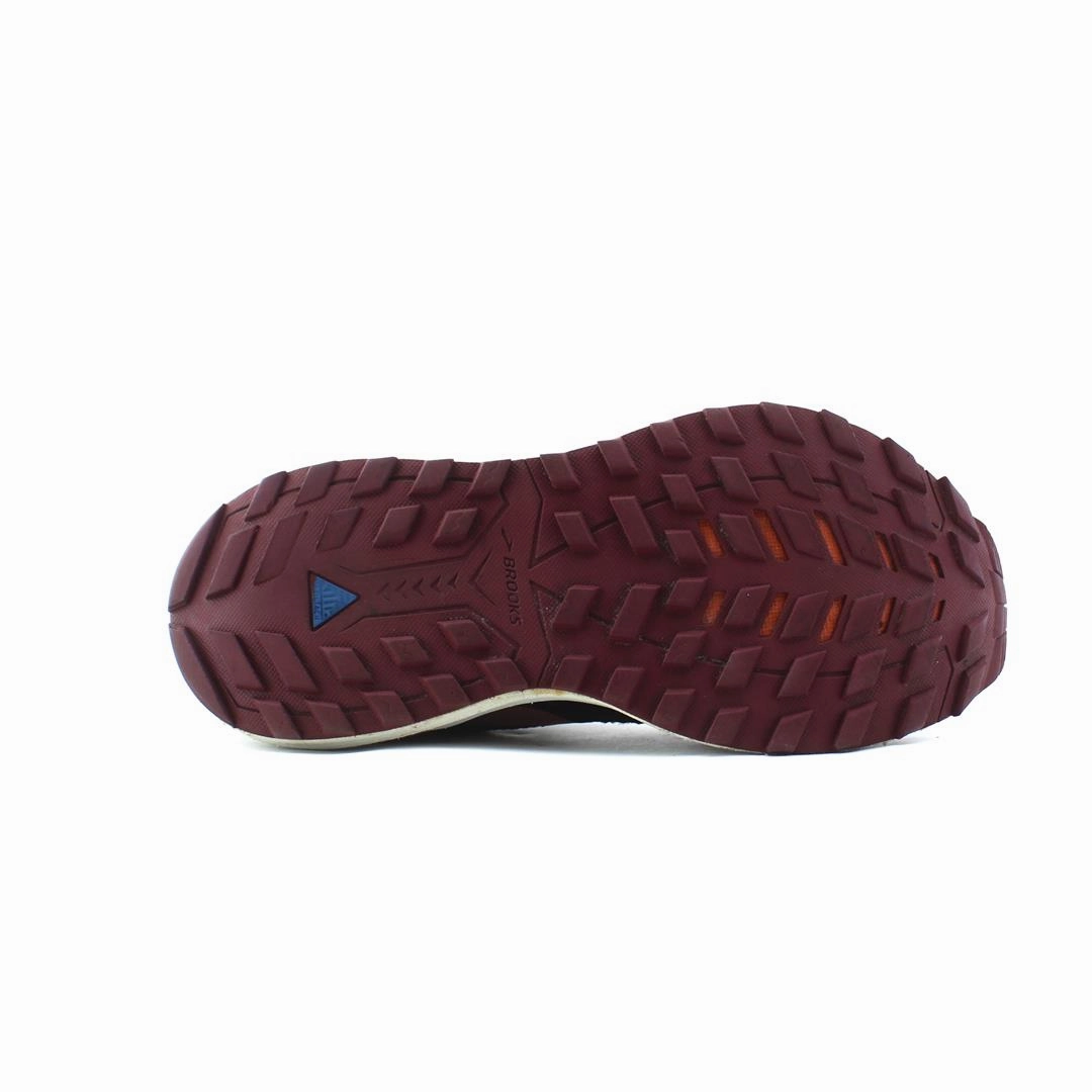 BROOKS CASCADIA 15 Brooks running footwear shots