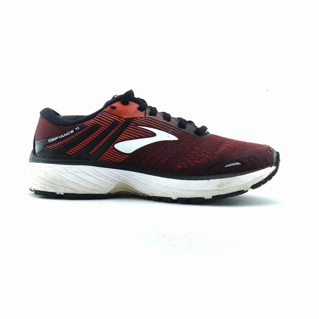 BROOKS DEFYANCE 11 performance running shoe visuals