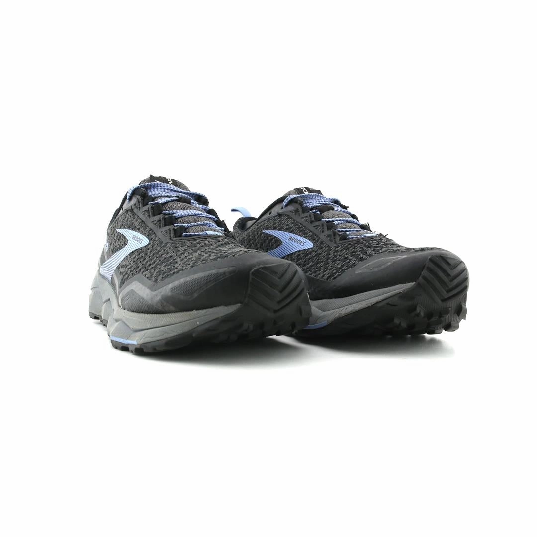 BROOKS DIVIDE Brooks running shoe close-ups