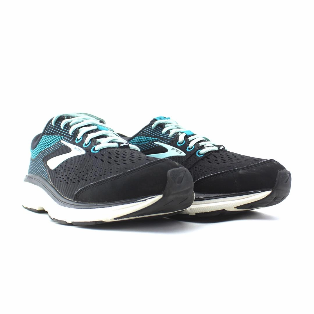 BROOKS DYAD 10 Brooks running footwear shots