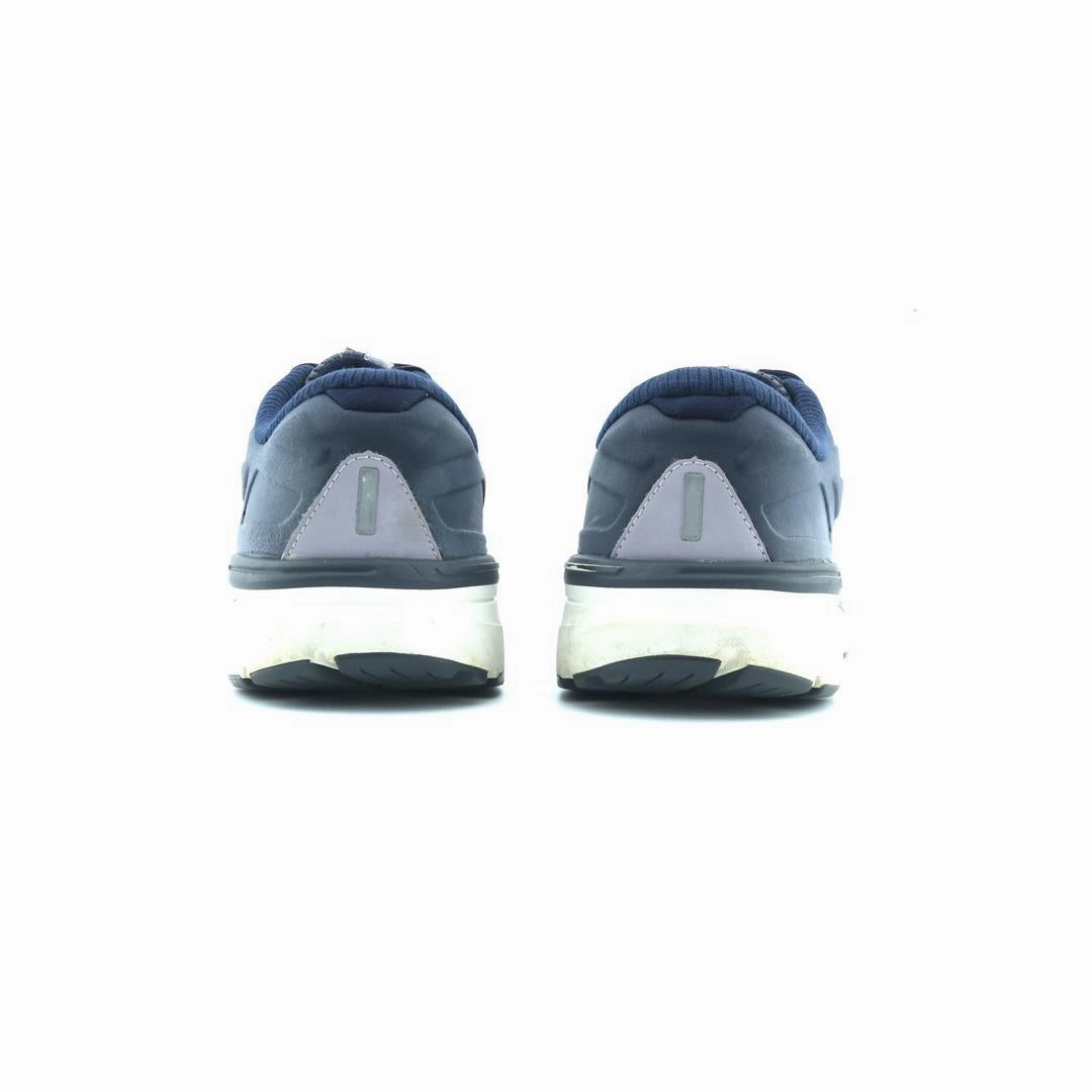 BROOKS DYAD 11 performance running shoe visuals
