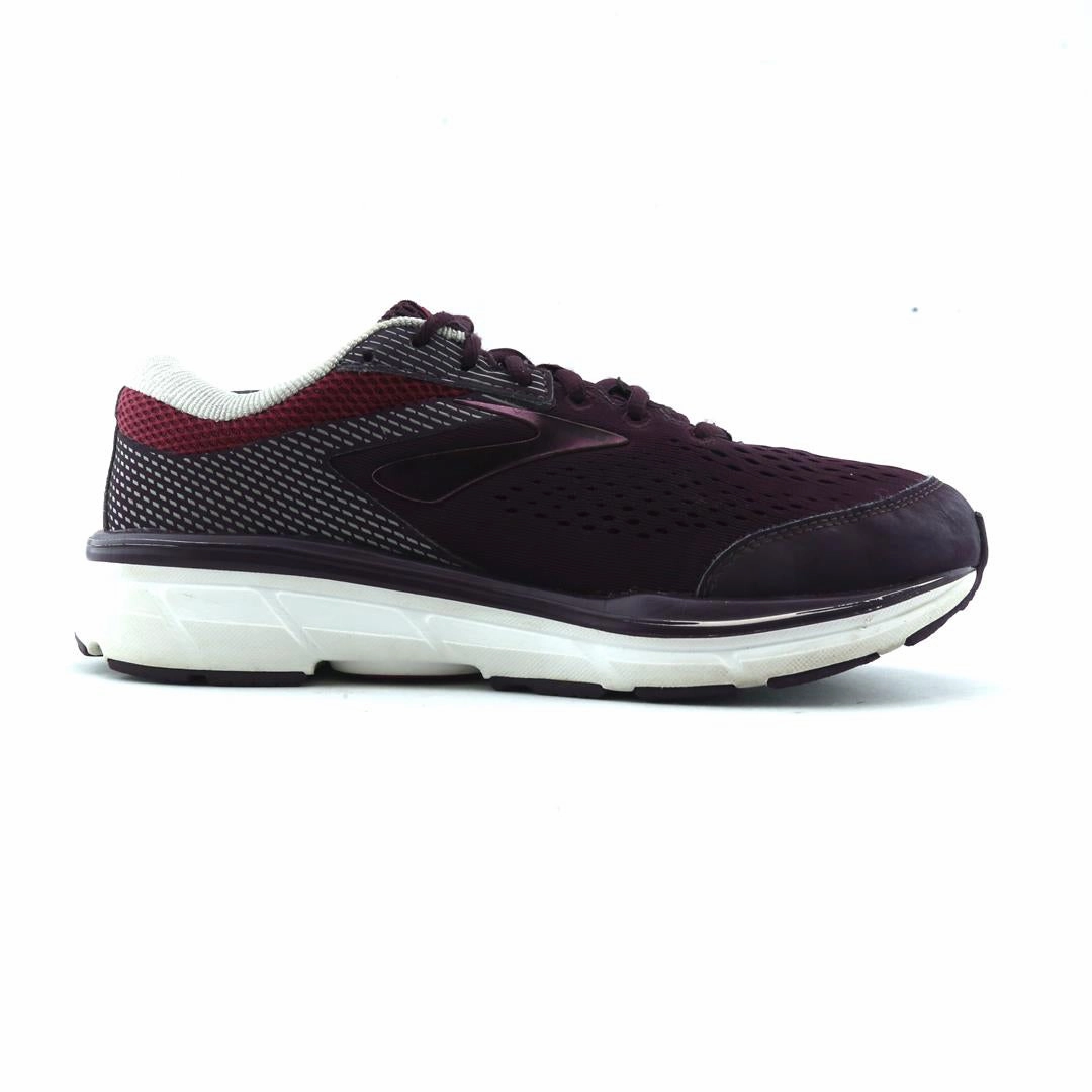 BROOKS  DYAD 11 performance running shoe visuals