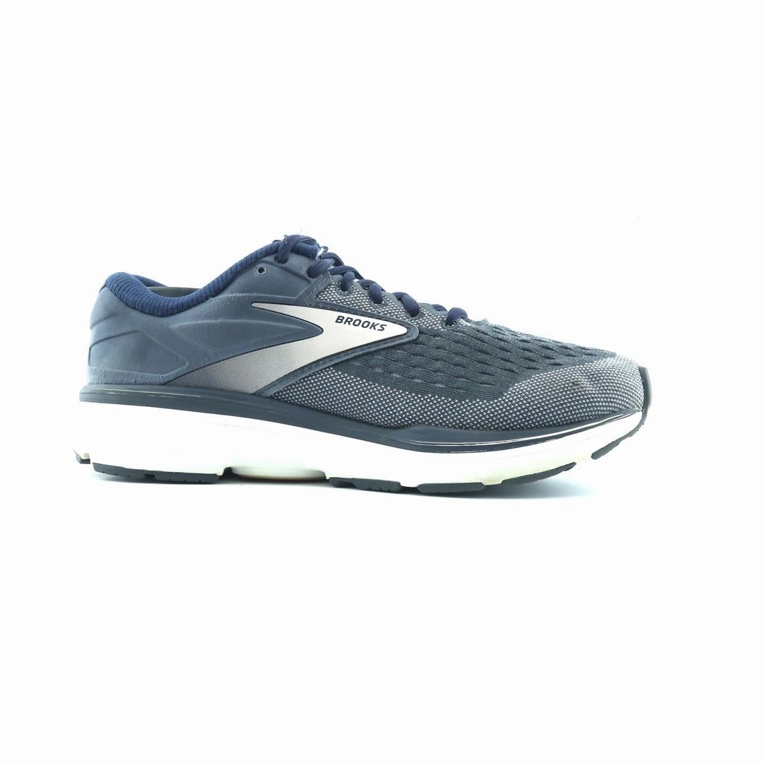 BROOKS DYAD 11 performance running shoe visuals