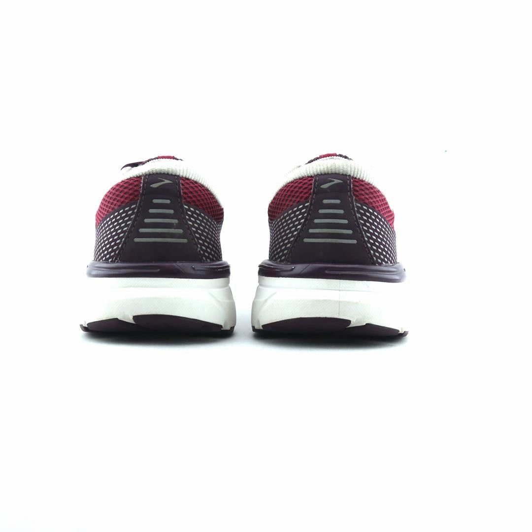 BROOKS  DYAD 11 performance running shoe visuals