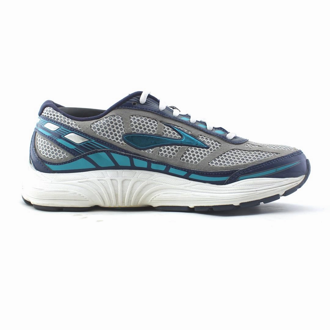 BROOKS DYAD 8 Brooks running shoe close-ups