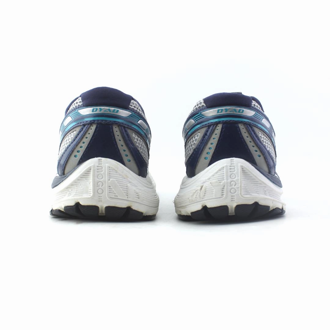 BROOKS DYAD 8 Brooks running shoe close-ups